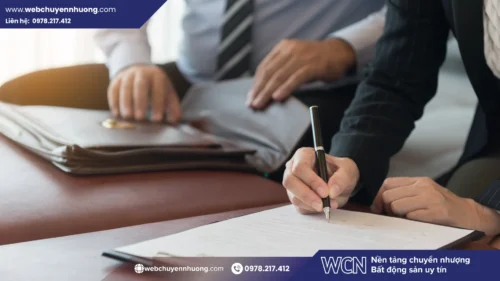 Nhiều người vẫn giao dịch căn hộ chưa có sổ bằng giấy tay hoặc hợp đồng ủy quyền không xác nhận từ chủ đầu tư – Một sai lầm phổ biến khi thiếu kinh nghiệm, dễ kéo theo nhiều rủi ro.